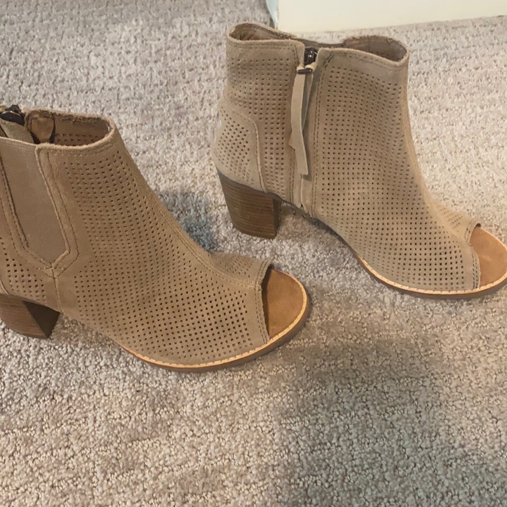 Cutout booties TOMs